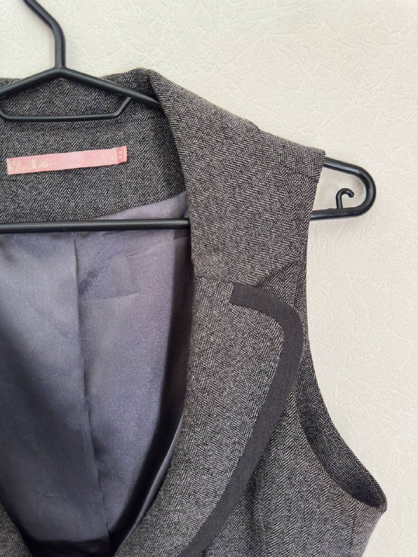 Жилет женский на пуговицах размер S