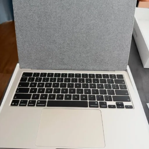 Apple MacBook Air 13″ M5, 24 GB RAM, 1 TB SSD