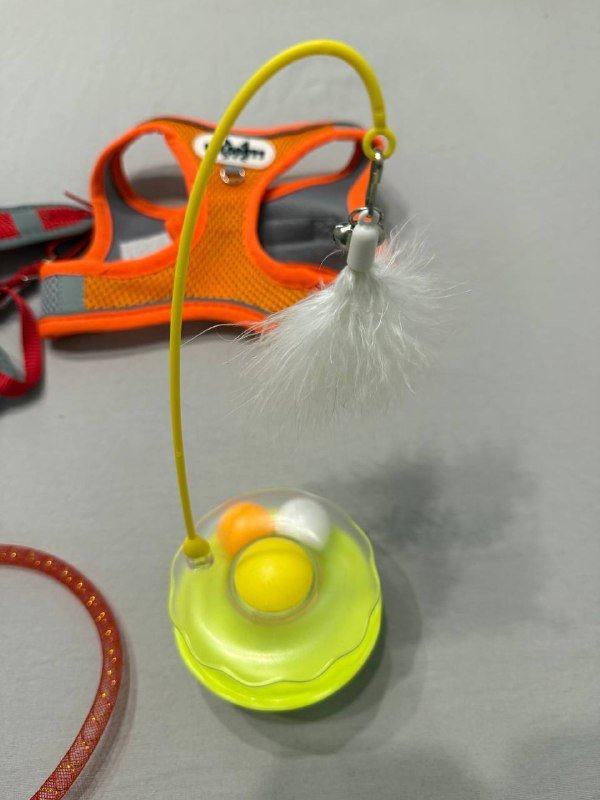 Две игрушки и две шлейки для котика 2