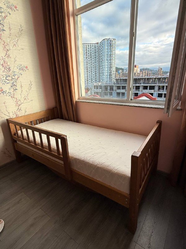 Односпальная кровать с матрасом, деревянный каркас