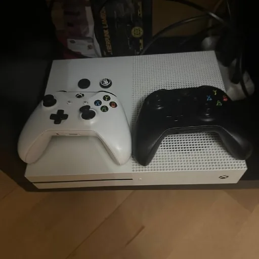 Xbox One S, 2 джойстика