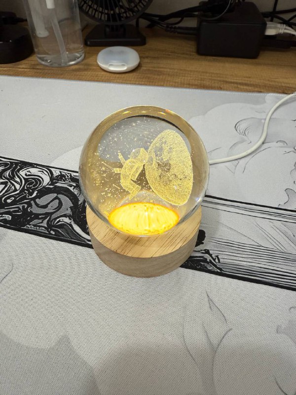 USB ночник в виде космонавта на фоне луны 1