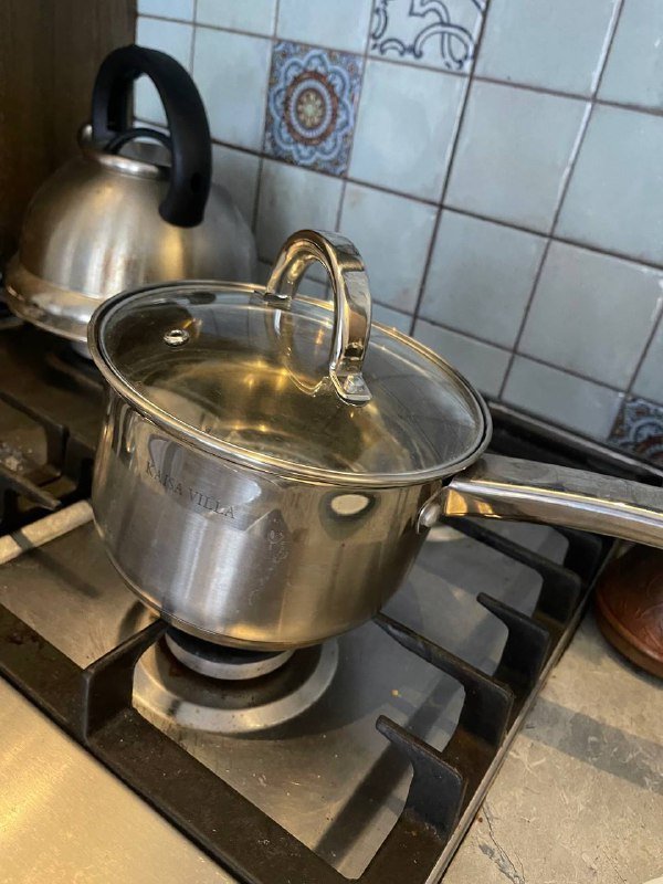 утюг, набор гель лака, сковорода, кастрюля, подушки, покрывала, уголь для шиши, сумочка, полотенце, цветок, микрофоны 4