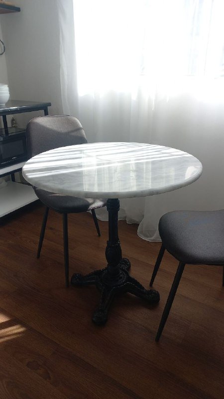 Стол круглый из литого чугуна и камня