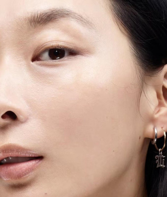 Гирлянда Jysk, бежевая нейлоновая сумка Amomento, тинт Glossier Perfecting Skin Tint 10