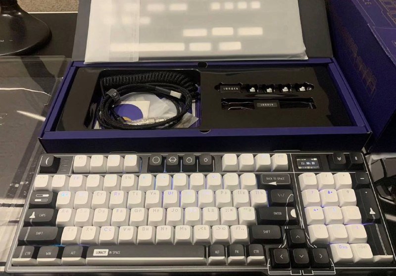 Кастомная механическая клавиатура lunacy in space 98