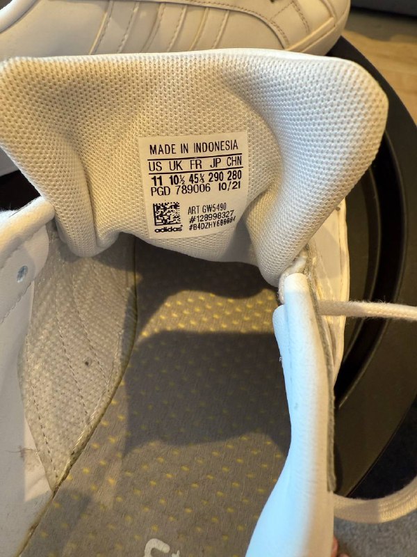 Кроссовки adidas размер 10, 10,5 UK 4