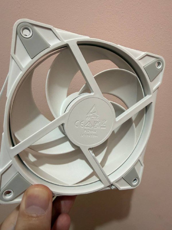 Вентилятор Arctic P12 Max 2