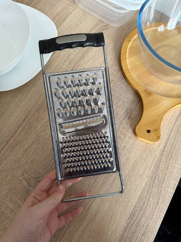 Ножи, миски, мерные ложки, скалки, доски, тарелки, лопатки, терка, кольцо для торта, контейнеры 6