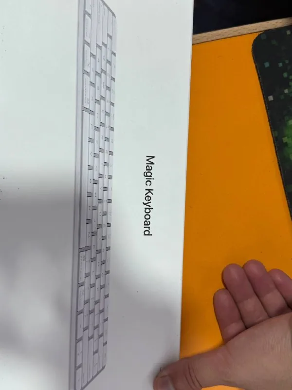 Apple Magic Keyboard 1