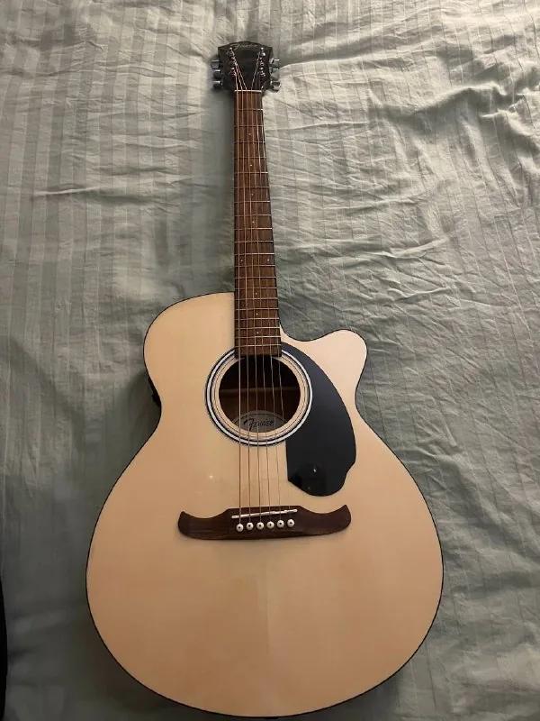 Акустическая гитара Fender, чехол 1