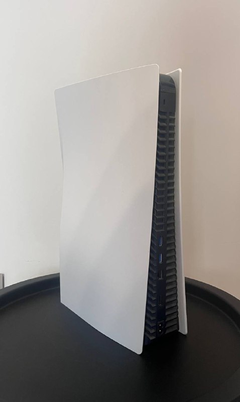 PS5 с оригинальной коробкой, в идеальном состоянии 2