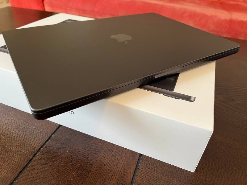 MacBook Pro 16” M3 Pro 18 GB 1 TB SSD