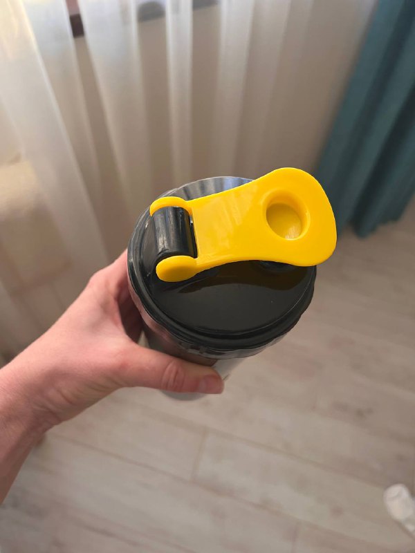 Бутылка черная, Термос черный, Термокружка розовая, Шейкер большой черно-желтый 2