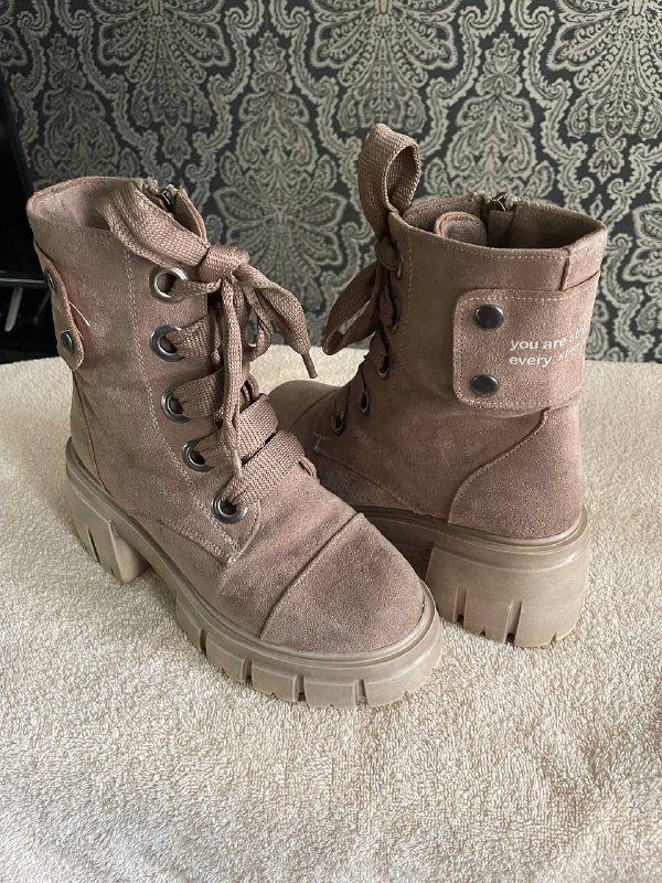 Кеды Convers размер 36, Ботинки PRADA размер 36,5/37, Джинсы бренд CROPP EUR 32, Джинсы Slims EUR 28/30, Бомбер новый размер M/L 4