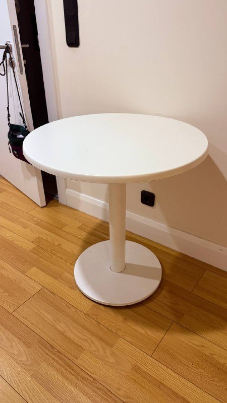 Стол круглый белый