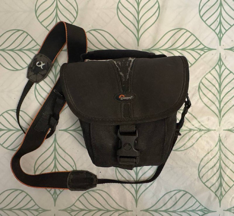 Фотоаппарат беззеркальный Sony A3000 с объективом и аксессуарами 6