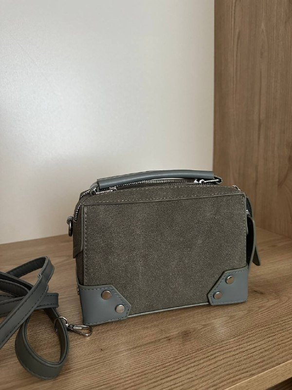 рубашка в клетку, джинсовая куртка-рубашка, футболка TOMMY HILFIGER, футболка RESERVED, сумка 5