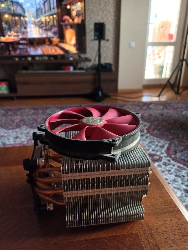 Материнская плата ASUS Z97M-PLUS, процессор Intel Core i7 4770K, память Corsair и HyperX, кулер DeepCool 4