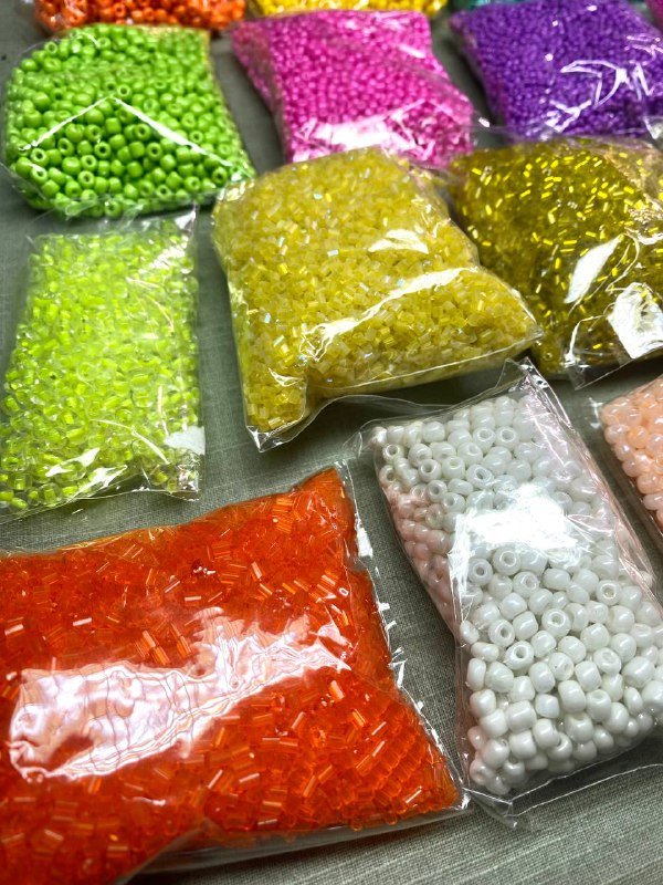 Бисер и бусины разноцветные 3