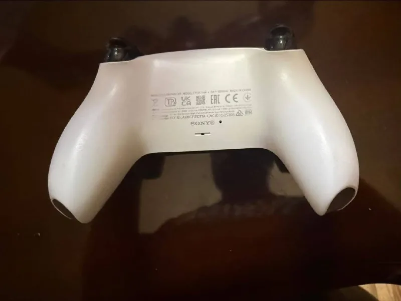 DualSense 1