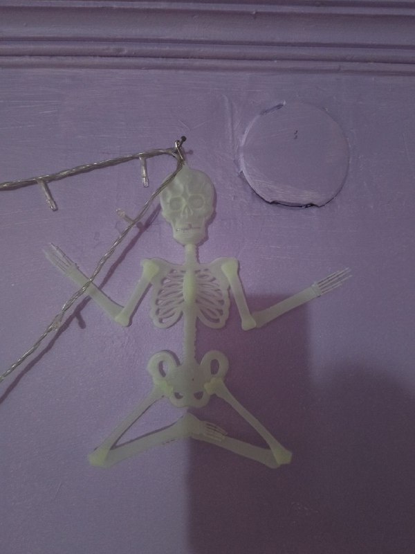 Чемодан ретро, декор с подсветкой, шляпы ведьмы, игрушки 8