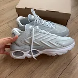 Chelsea boots, кроссовки Nike Air Max TW 9