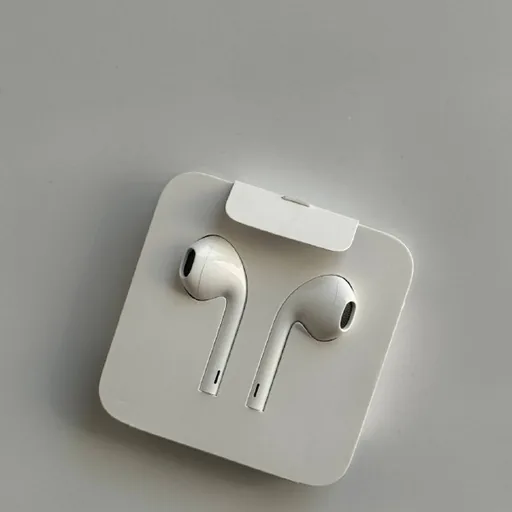 Проводные наушники Apple EarPods Lightning