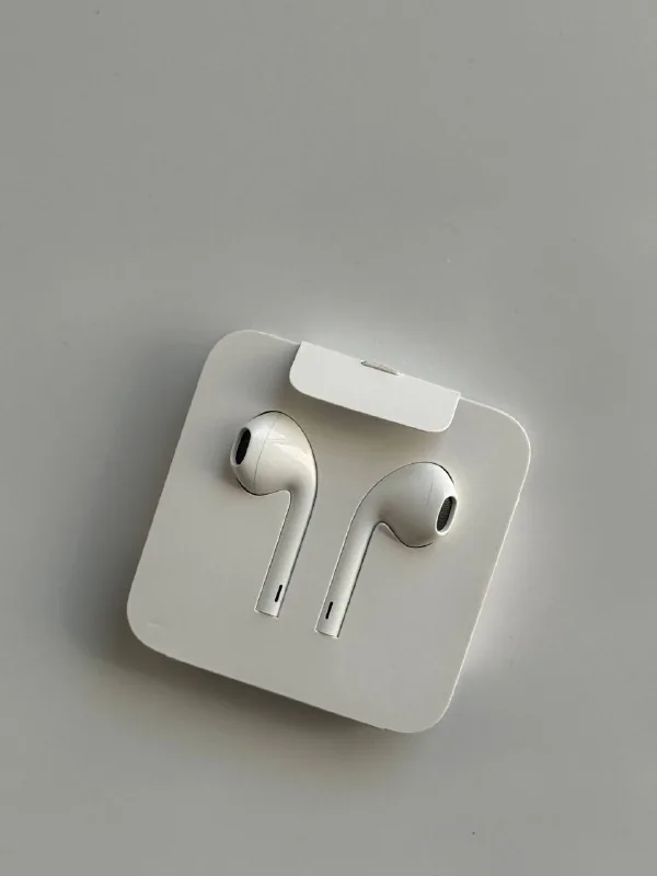 Проводные наушники Apple EarPods Lightning