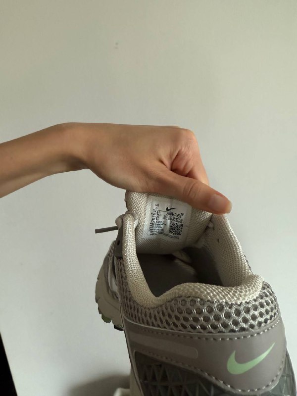 кроссовки Nike Vomero 5 оригинал размер 36.5 6