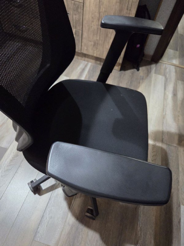 Кресло офисное с регулировкой высоты и подлокотников 4