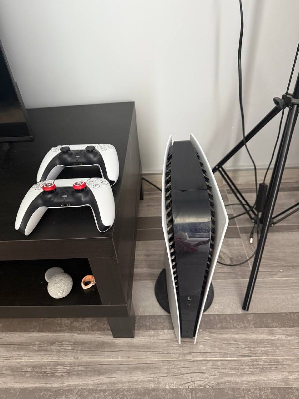PlayStation 5 digital edition, 2 геймпада, подписка польская