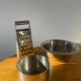Миски, тарелки, кружки, стаканы, бокал, тёрка, графин, скалка, нож 4