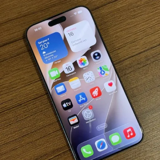 iPhone 16 Pro Max, AirPods Max 2024