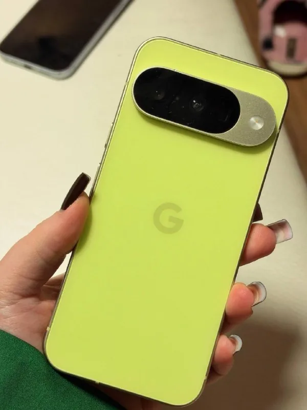 Google Pixel 10 (12/128 ГБ) Lemongrass 1