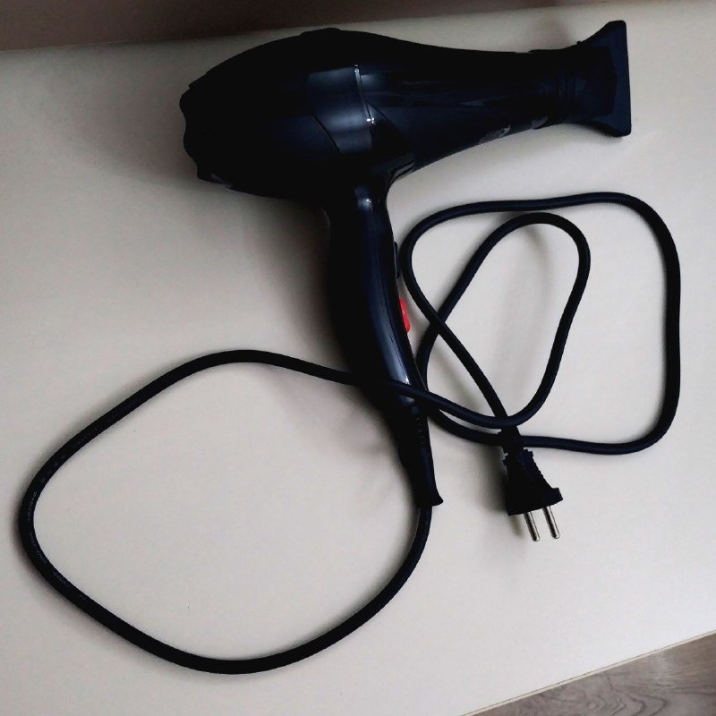 Фен с насадкой-концентратором до 2200 Вт