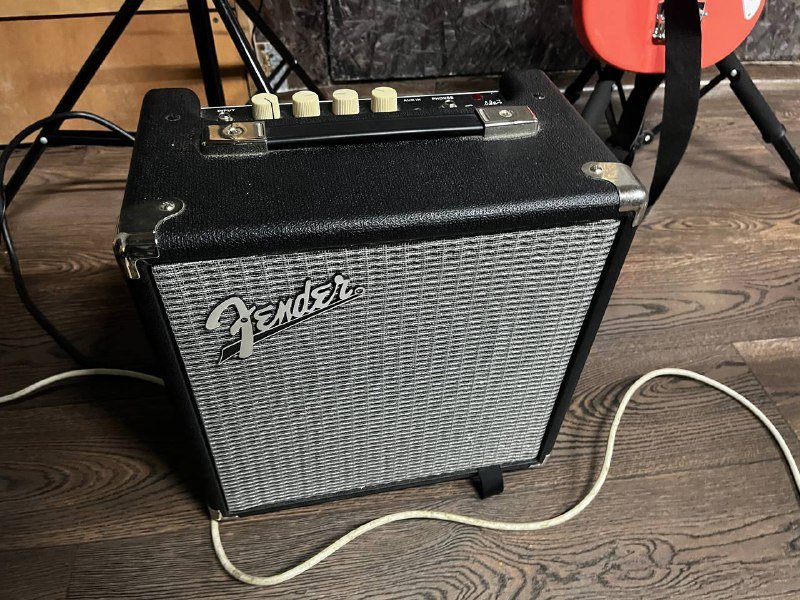 Басовый комбик Fender Ramble 15