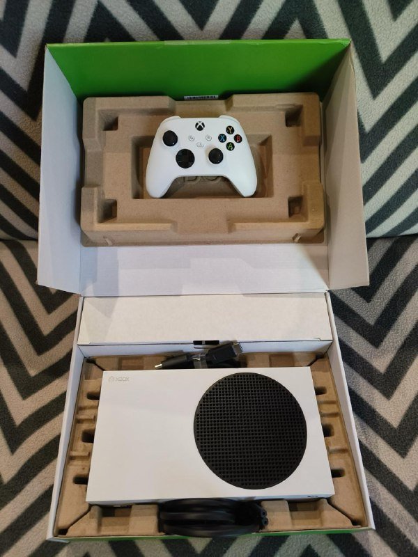 Xbox Series S 512 GB, джойстик и провода