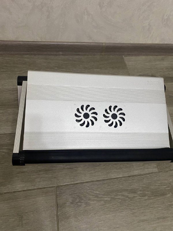 Столик-подставка для ноутбука с вентиляторами