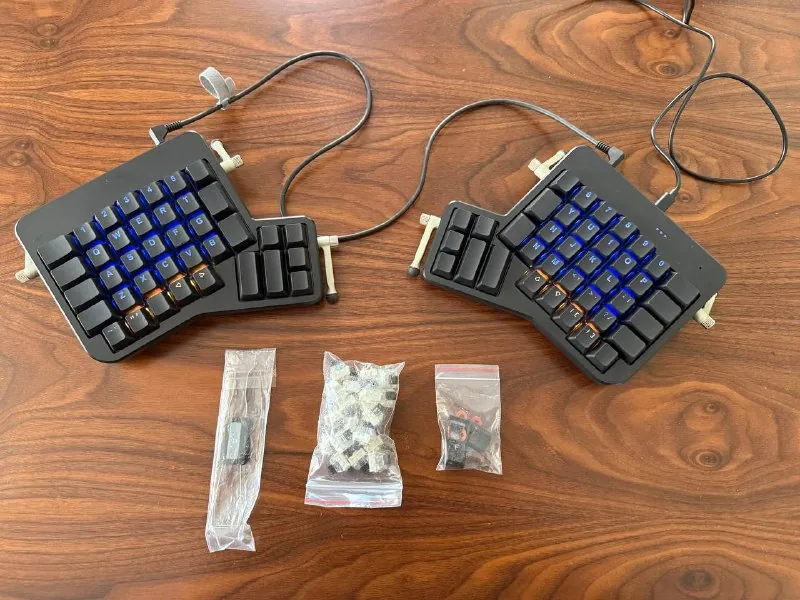 Ergodox EZ Glow Standalone 1
