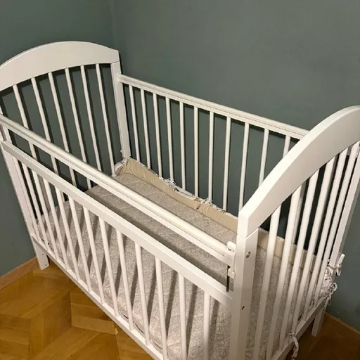 Дитяче ліжечко з матрацом