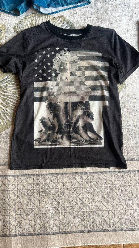 Футболки размер M зелёная, серая, чёрная с принтом