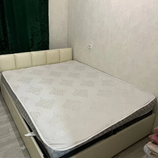 Кровать с матрасом