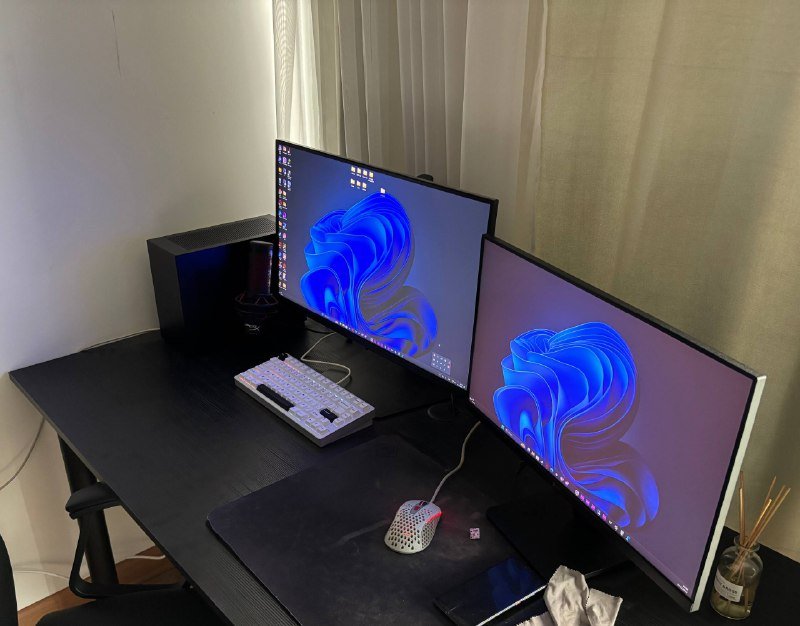 Samsung Odyssey G5 27, LG 24 Full HD, кронштейн для двух мониторов