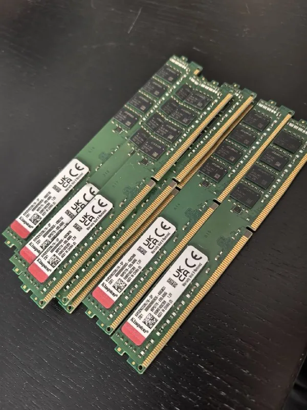 Оперативная память Kingston DDR4 16Гб, процессоры AMD 3шт 1