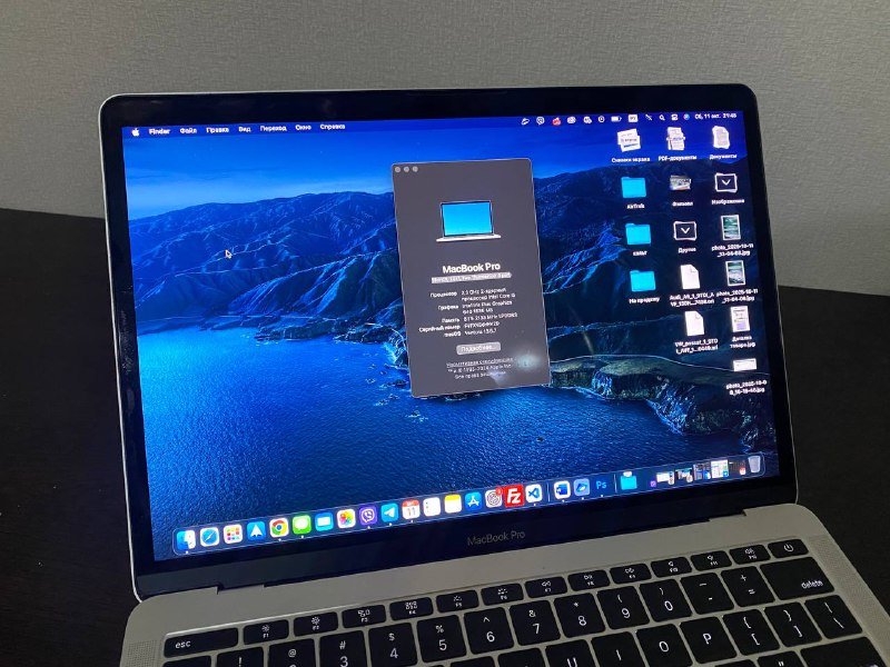 MacBook Pro 13-inch 2017 с монитором Dell, клавиатурой, мышью и переходником 7