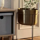 Подушки, одеяло, тумба, шкаф, пылесос, рамки, кашпо 10