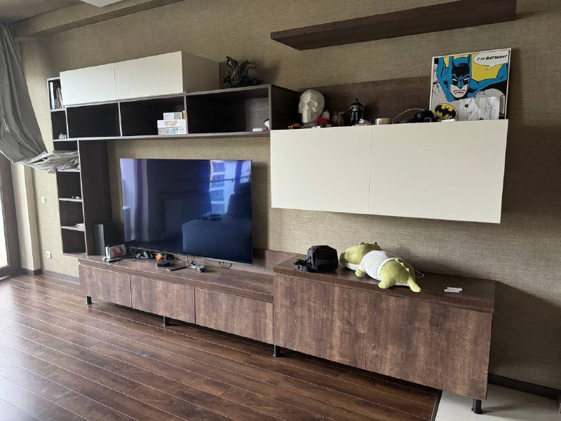 ТВ-тумба с навесными шкафами