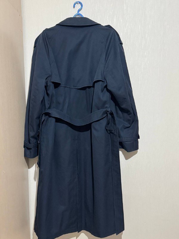 Длинный тёмно-синий плащ, новогоднее платье