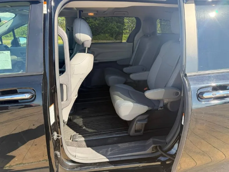 Toyota Sienna Limited 2022 6